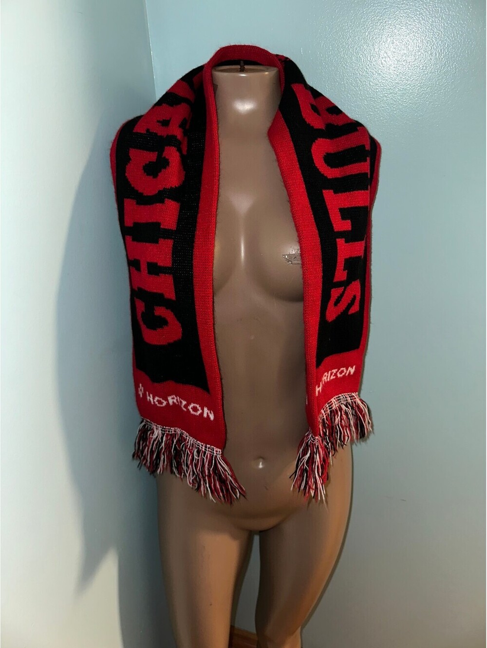 Chicago Bulls Women's Red and Black Knit Scarf - Very Good